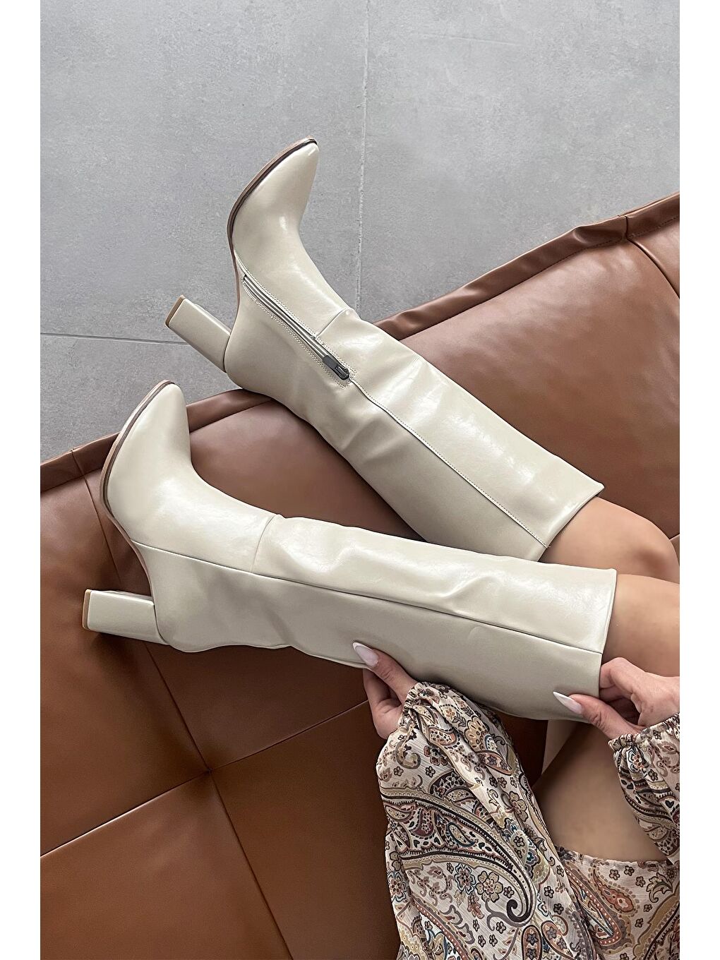 Sawyer Kadın Sivri Burun Kırışık Deri Çizme Bej-1