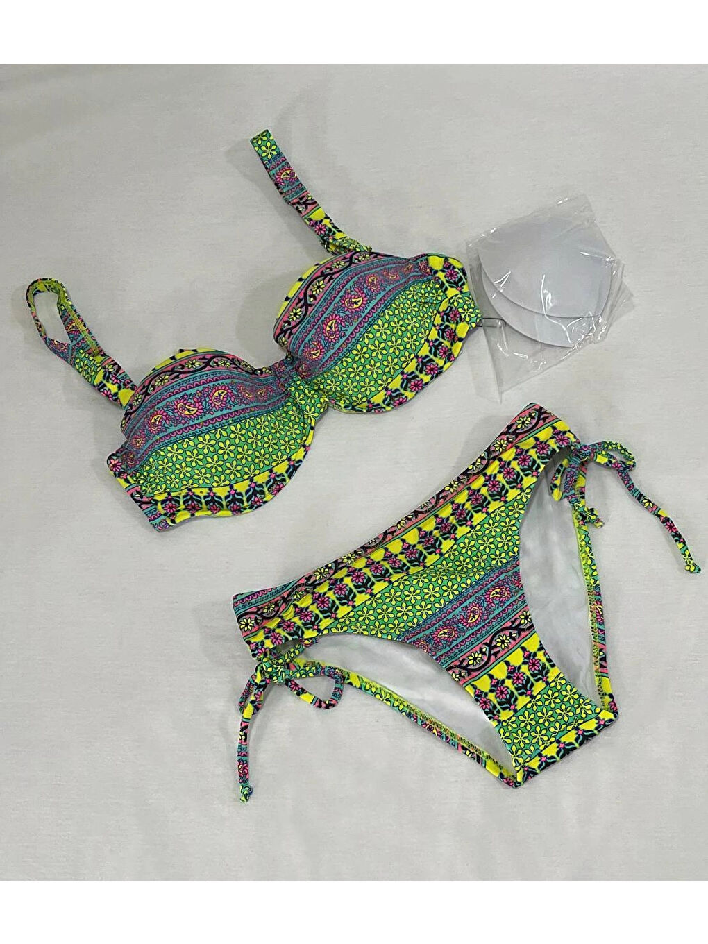 Kadın Yeşil Çok Renkli Etnik Desen Atarlı Bikini Takımı HZL25S-LC8004