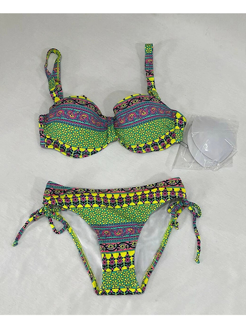 Kadın Yeşil Çok Renkli Etnik Desen Atarlı Bikini Takımı HZL25S-LC8004-1