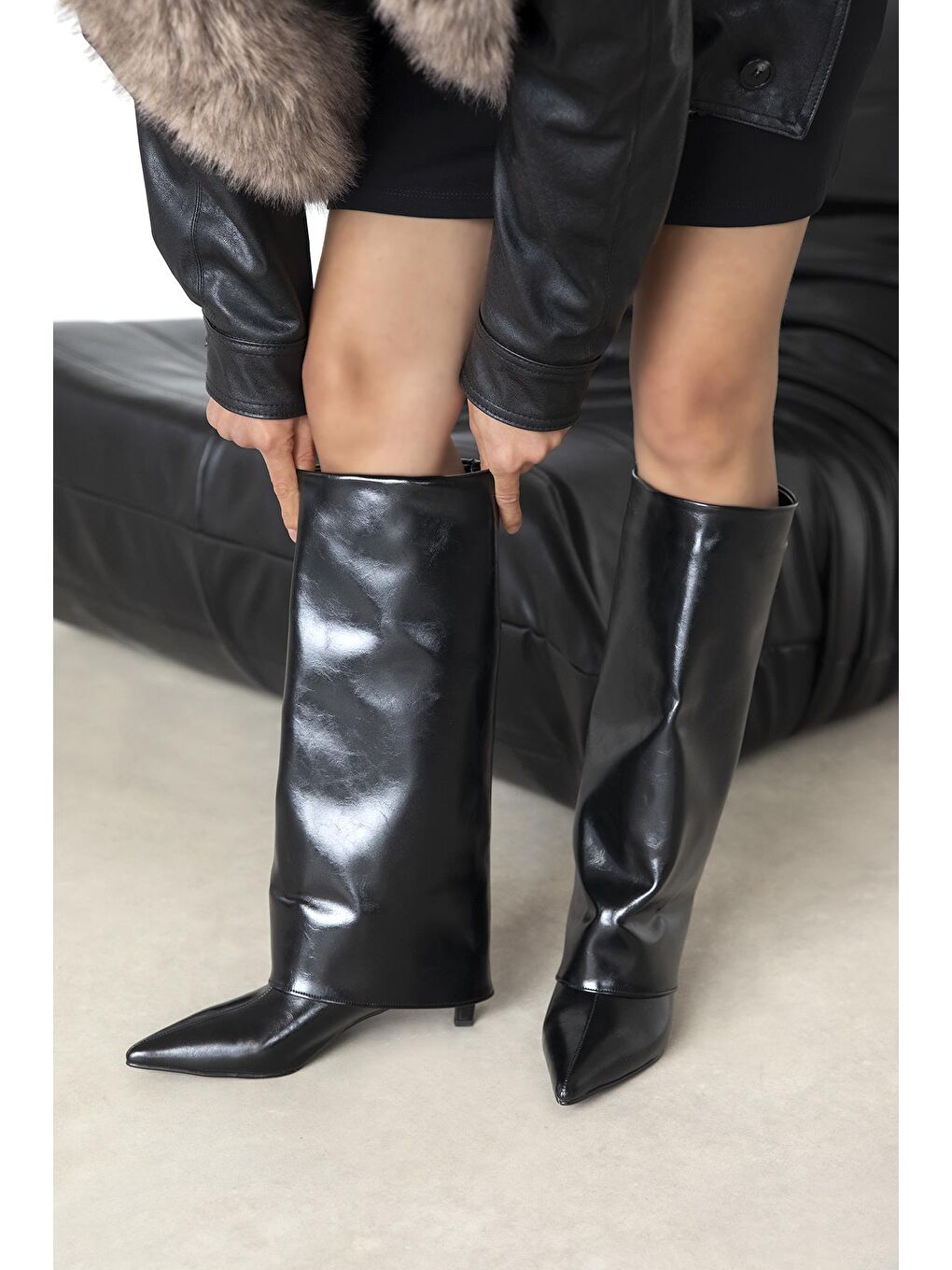 Fabian Kadın Tozluk Detay Kırışık Deri Çizme Siyah-1