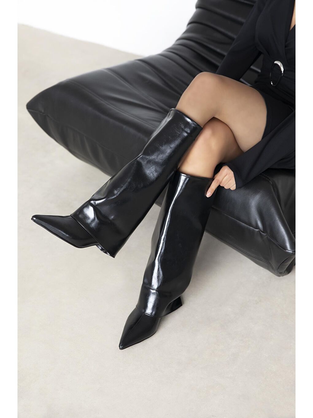 Fabian Kadın Tozluk Detay Kırışık Deri Çizme Siyah-2