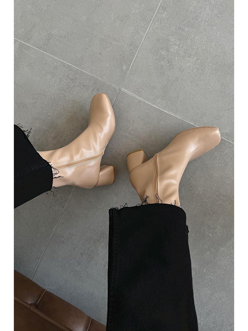 Bej Lucas Kadın Küt Kalıp Deri Bot Ten-3