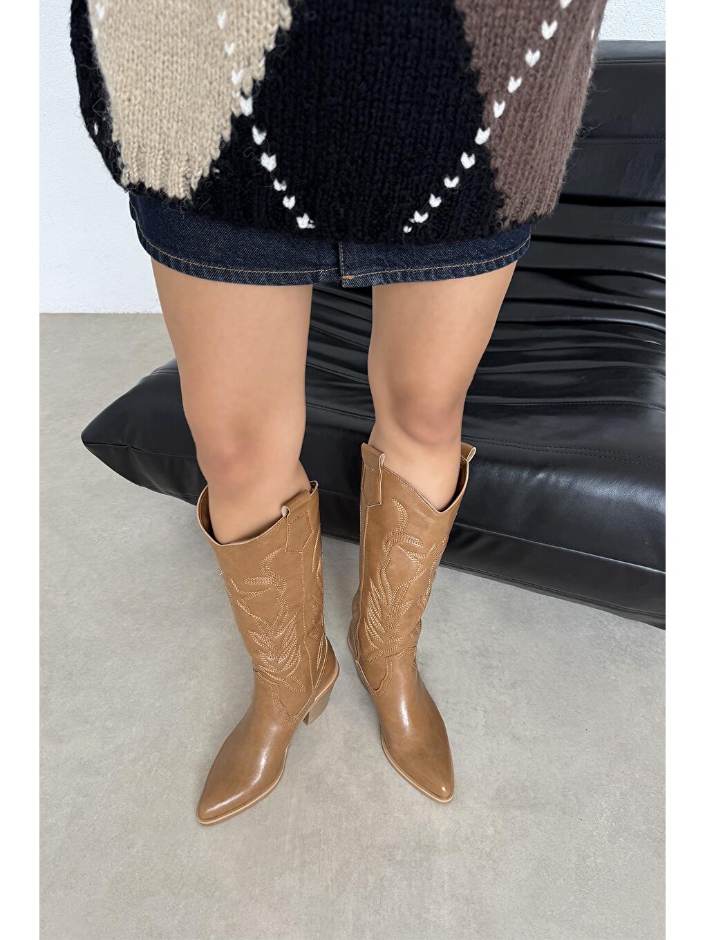 Kahverengi Ruby Kadın Nakış Detay Kırışık Deri Çizme Camel-1