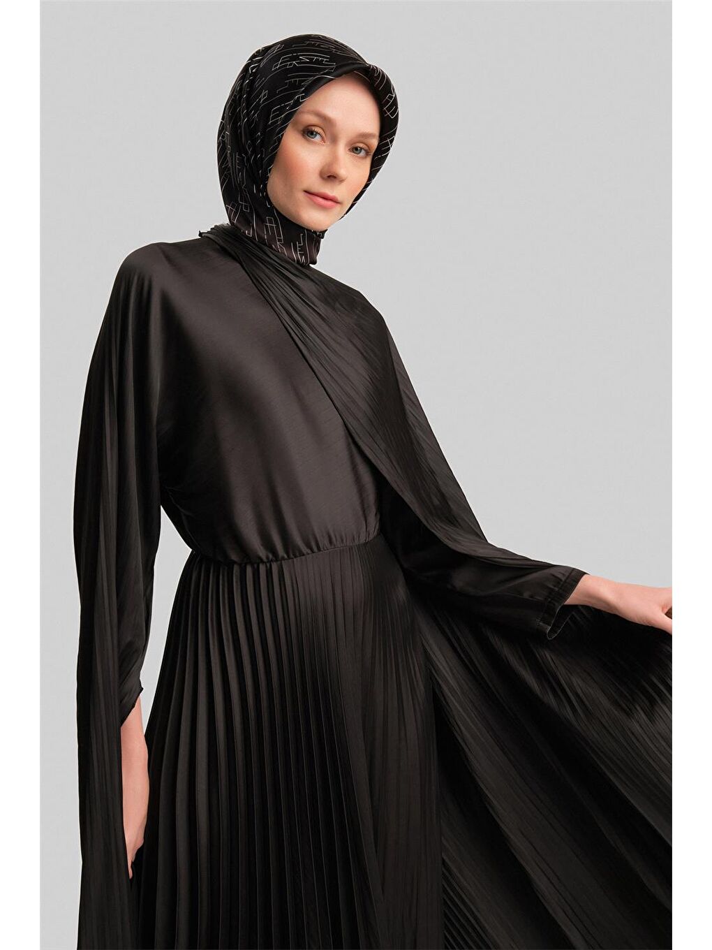 Piliseli Elbise 24Y9842 Siyah