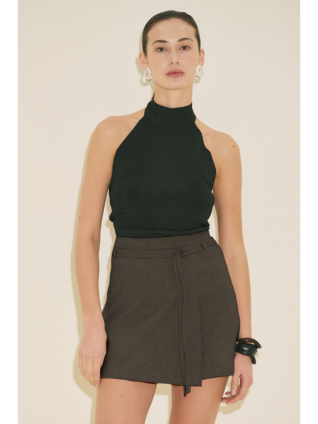 Kemer Detaylı Şort Etek Kahverengi-1