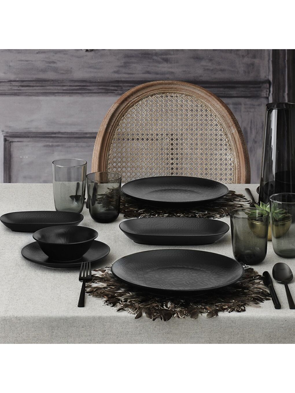 Ekru Ent Otel 27 cm Bone Servis Tabağı Siyah Mat-2