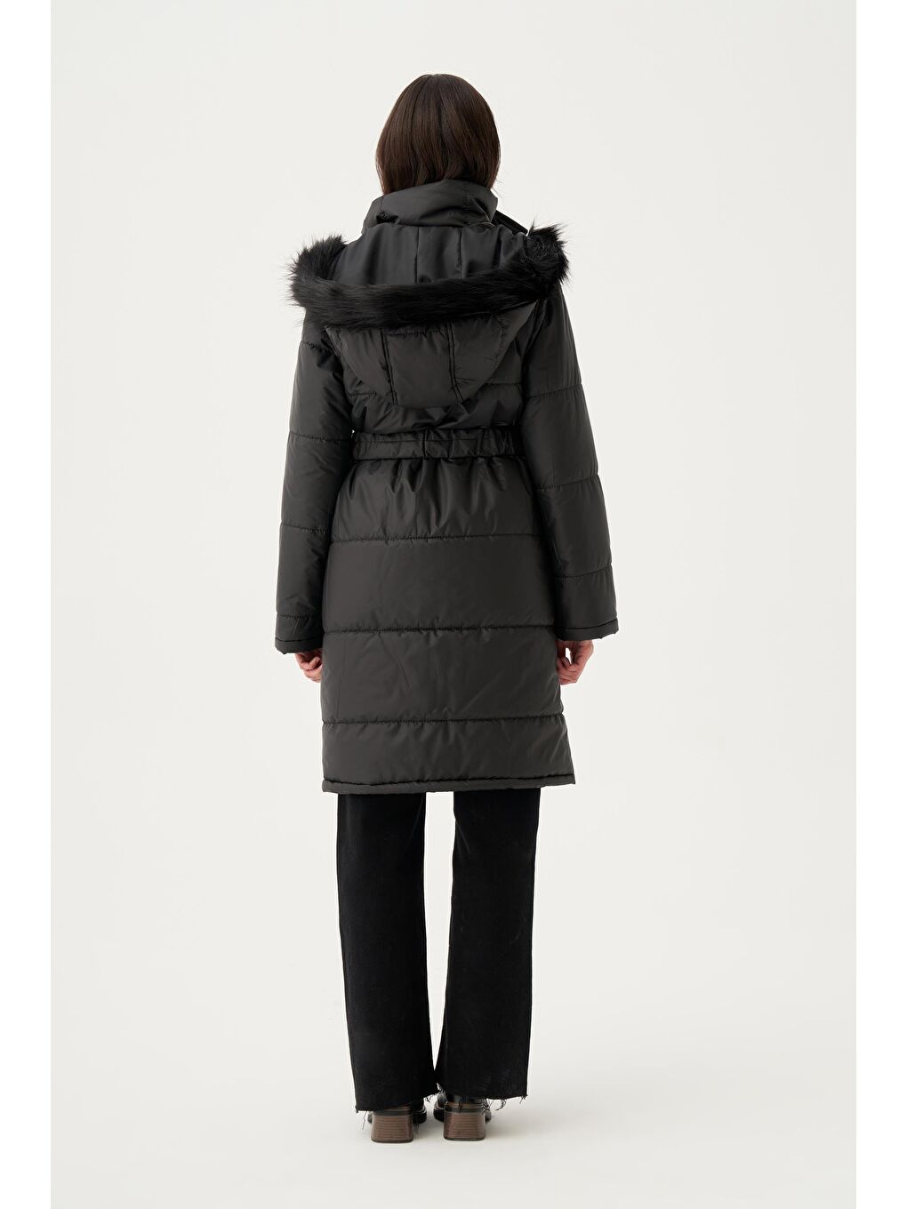 Siyah-Kapşonu Kürklü Astarlı Çıtçıtlı Mont-2