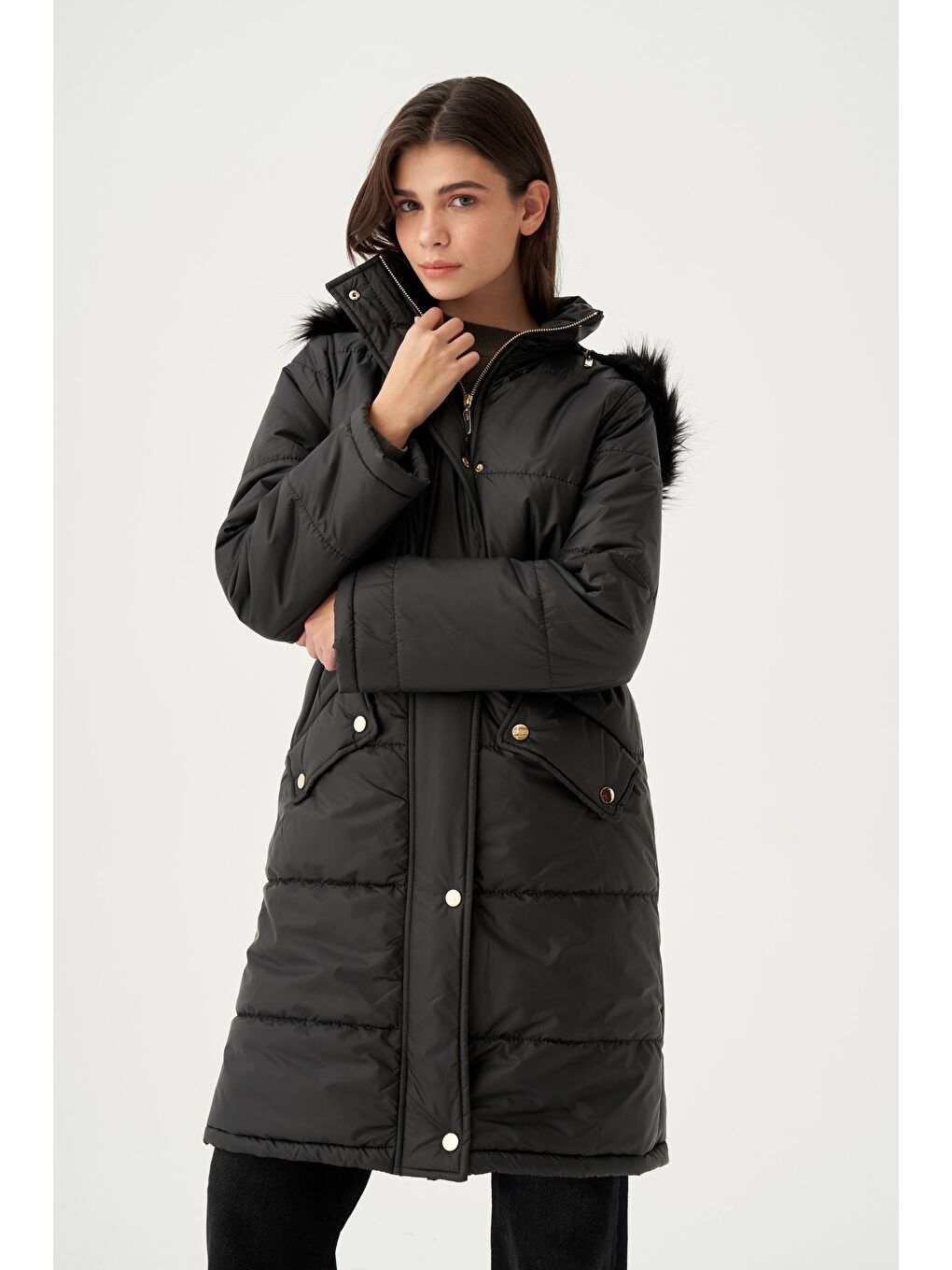 Siyah-Kapşonu Kürklü Astarlı Çıtçıtlı Mont-3