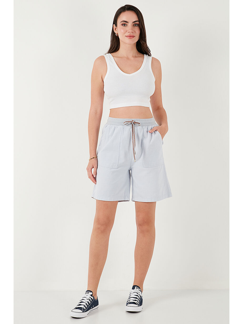 Mavi Pamuklu Relaxed Fit Yüksek Bel Cepli Kadın Mini Şort 668YP5384