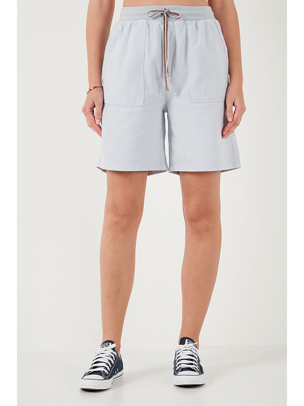 Mavi Pamuklu Relaxed Fit Yüksek Bel Cepli Kadın Mini Şort 668YP5384-1