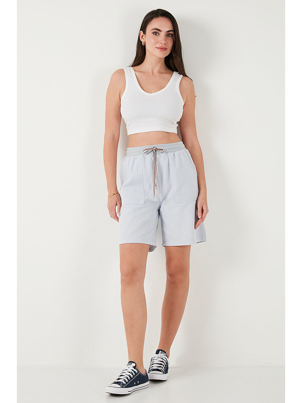 Mavi Pamuklu Relaxed Fit Yüksek Bel Cepli Kadın Mini Şort 668YP5384-3