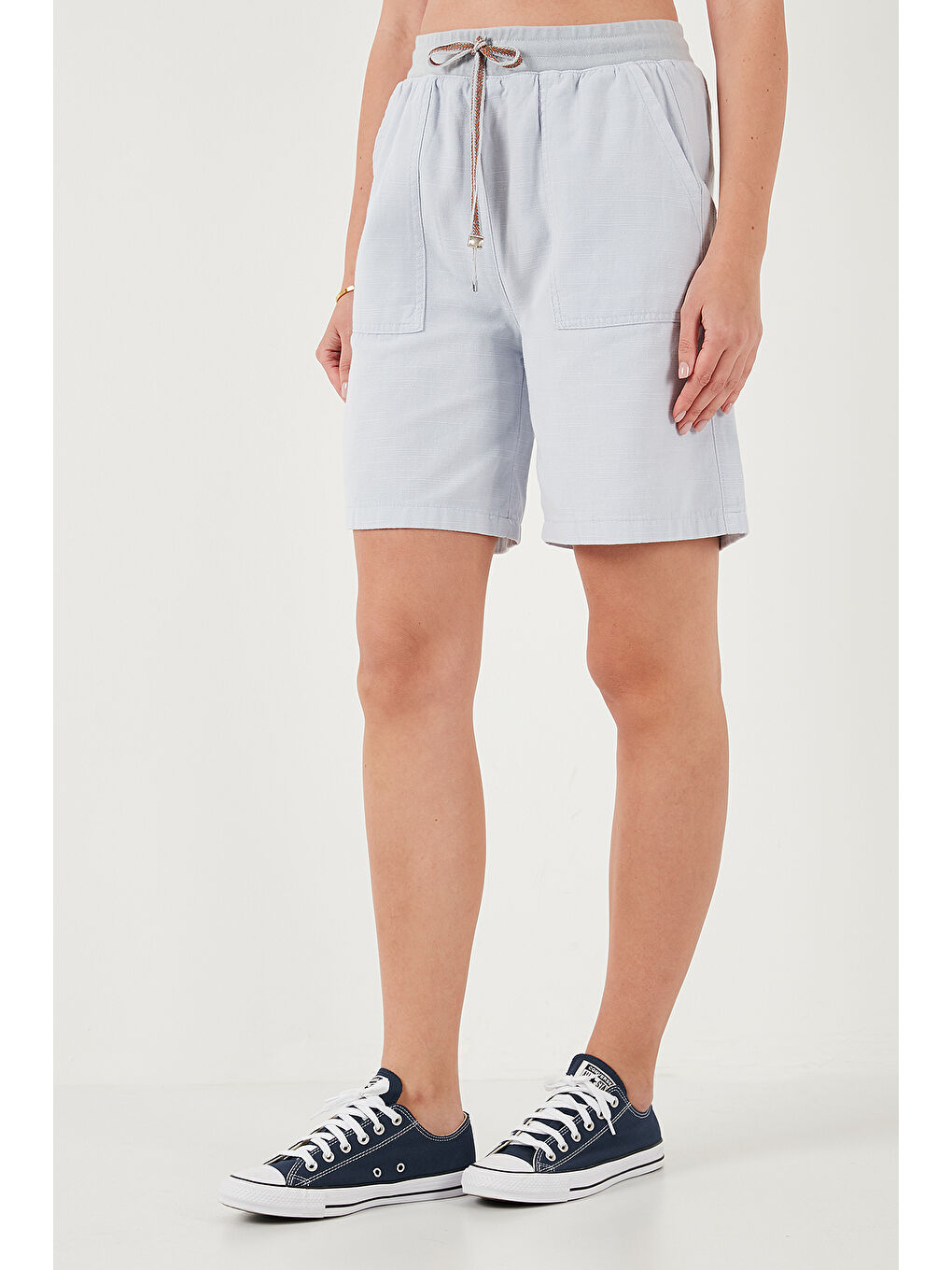 Mavi Pamuklu Relaxed Fit Yüksek Bel Cepli Kadın Mini Şort 668YP5384-4