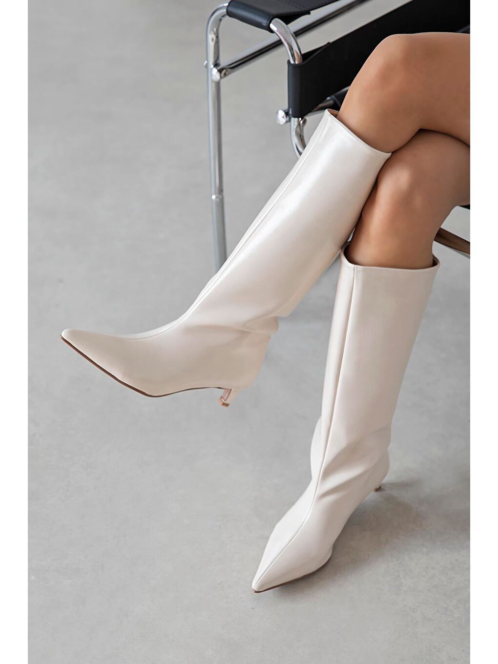 Ella Kadın Kırışık Deri Çizme Bej-1