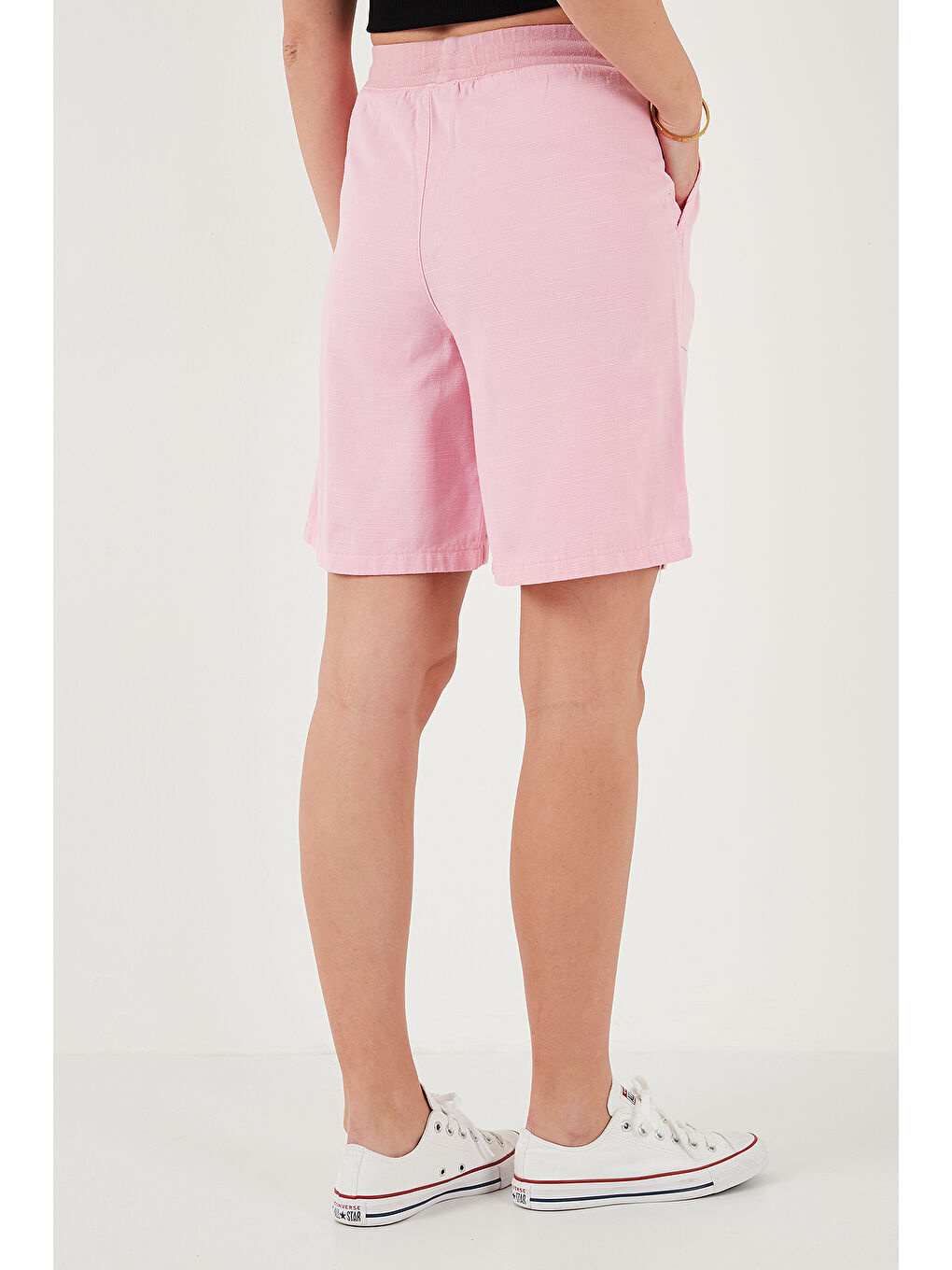 Pembe Pamuklu Relaxed Fit Yüksek Bel Cepli Kadın Mini Şort 668YP5384-5