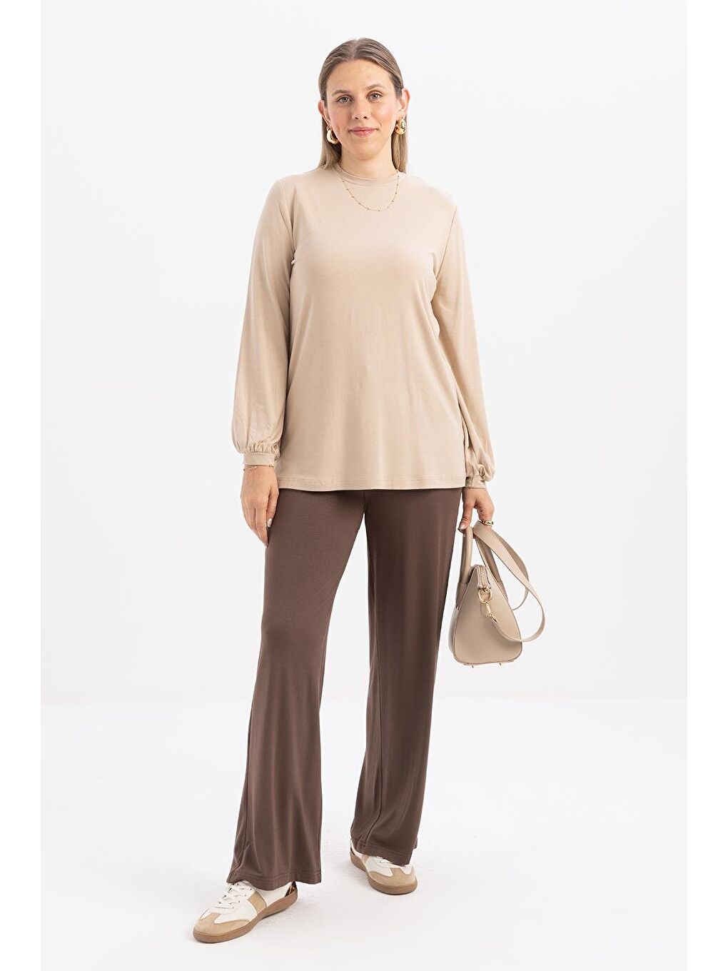 Bej-Bisiklet Yaka Kol Ucu Büzgülü Elastanlı Pamuklu Bluz-1