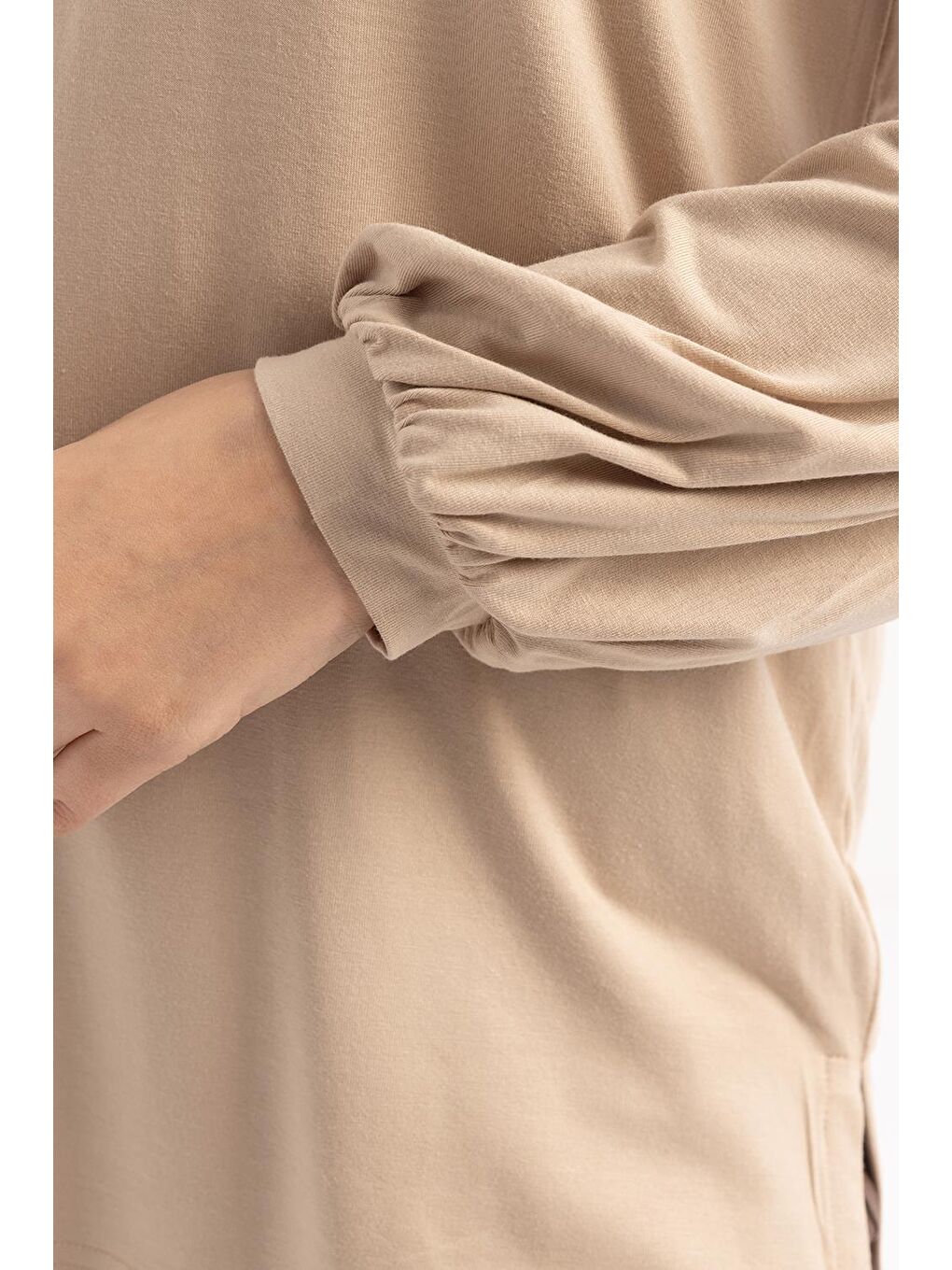 Bej-Bisiklet Yaka Kol Ucu Büzgülü Elastanlı Pamuklu Bluz-4