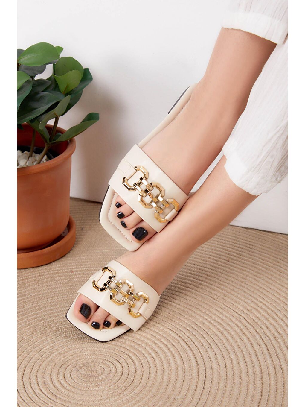 Kadın Bej Zincirli Terlik - 25675