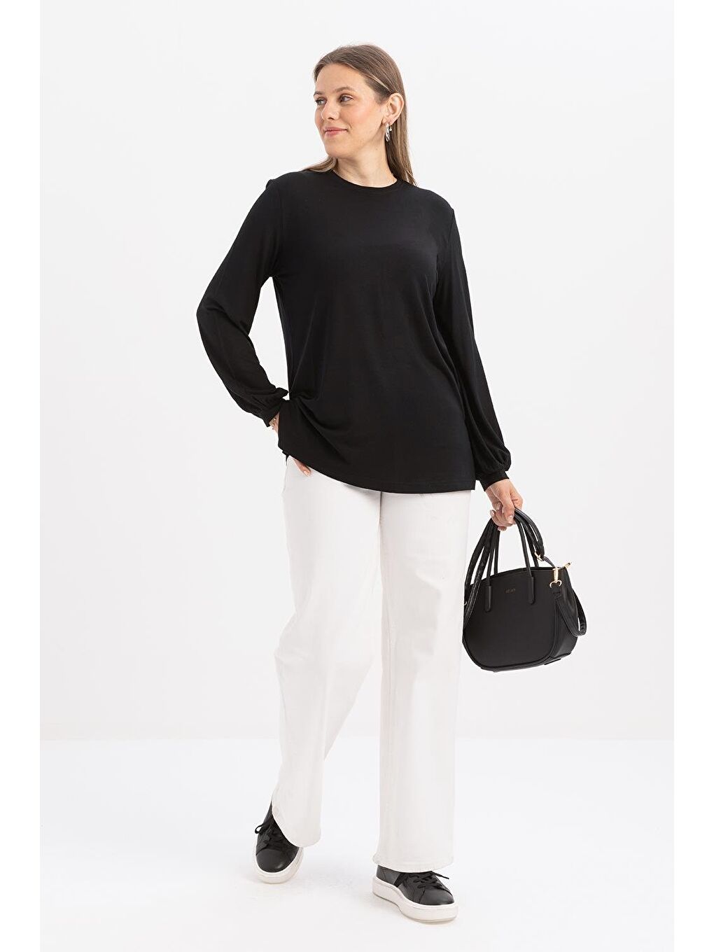 Siyah-Bisiklet Yaka Kol Ucu Büzgülü Elastanlı Pamuklu Bluz