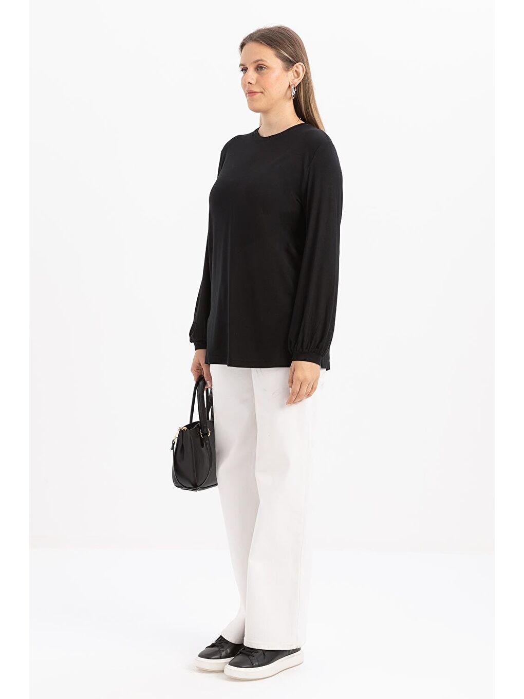 Siyah-Bisiklet Yaka Kol Ucu Büzgülü Elastanlı Pamuklu Bluz-1