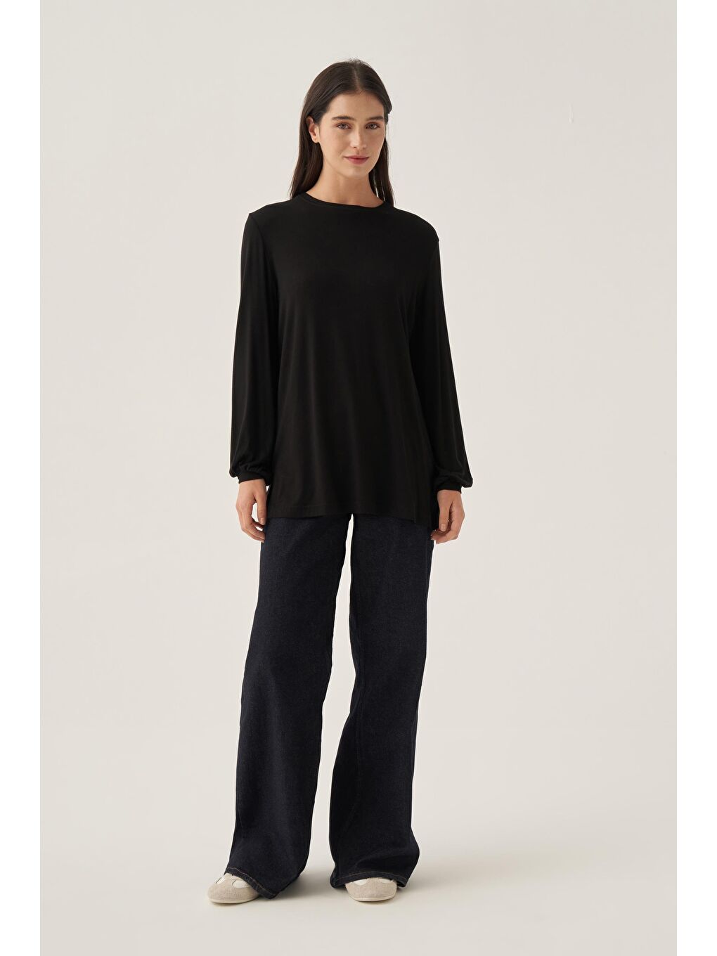 Siyah-Bisiklet Yaka Kol Ucu Büzgülü Pamuklu Bluz