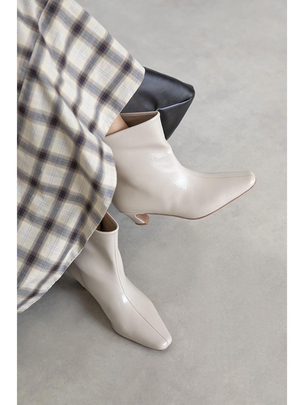 Viva Kadın Kırışık Deri Bot Bej