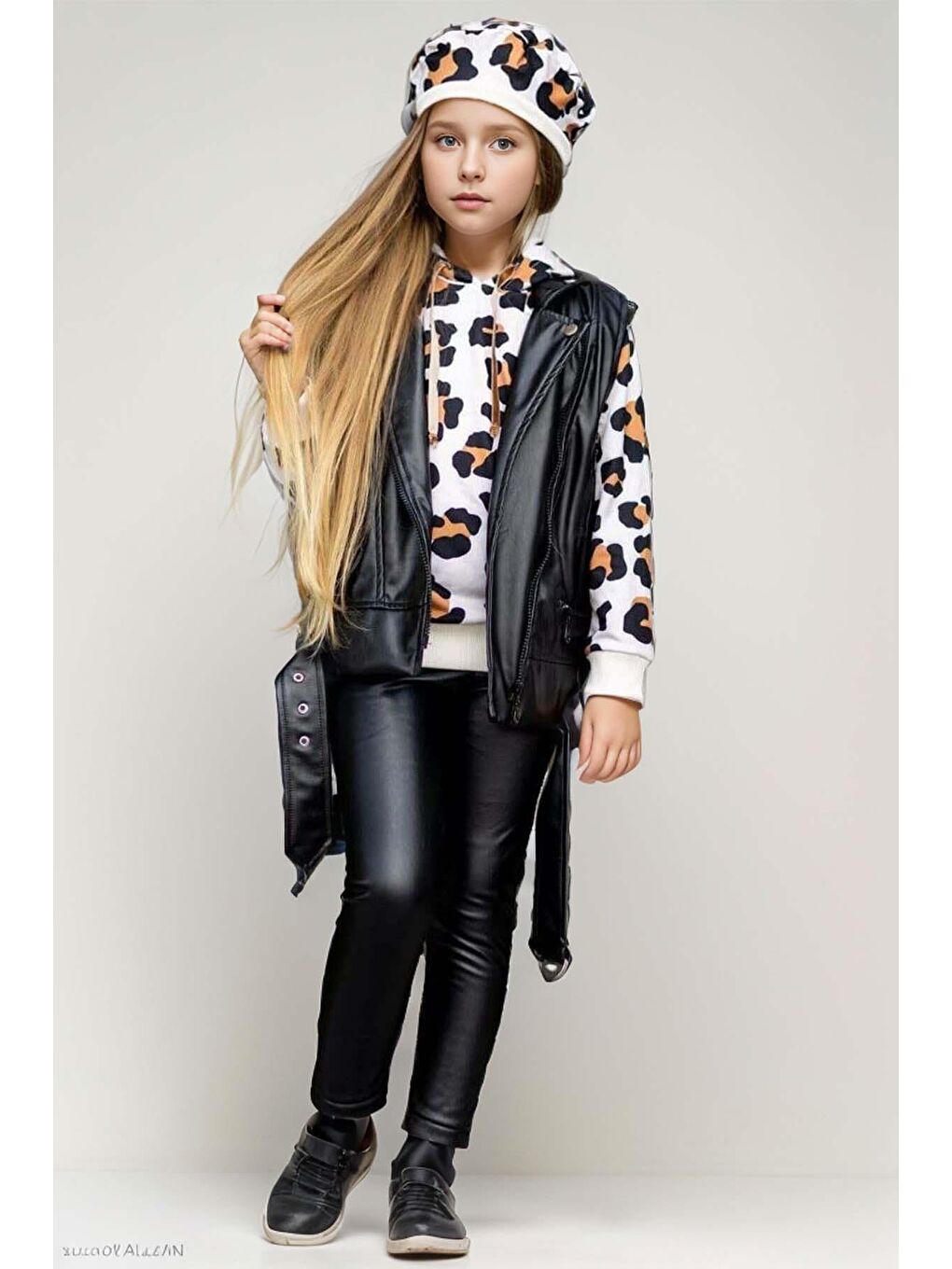 Kız Çocuk Kemer Detaylı Deri Yelek Leopar Desenli Sweatshirt Siyah Deri Taytlı Takım