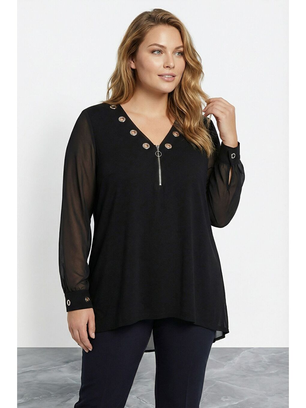 Büyük Beden Önü Fermuarlı Kuş Gözü Detaylı Kolları Tül Siyah Bluz 110880