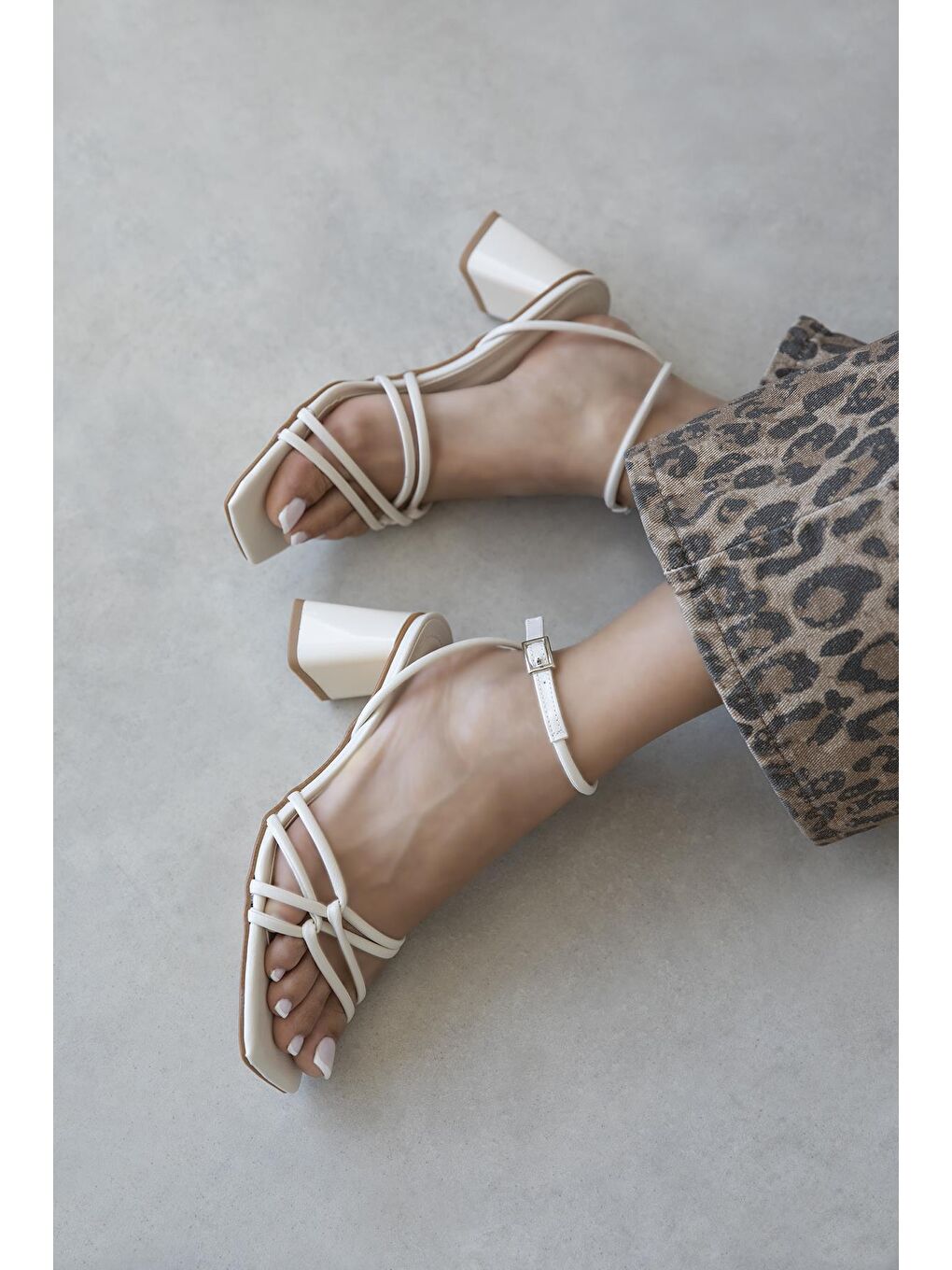 Onika Kadın Topuklu Kırışık Deri Sandalet Bej-1