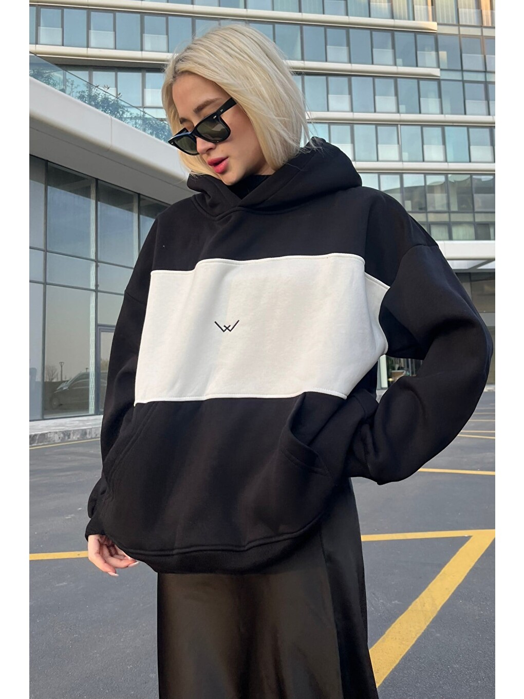 Siyah Renk Bloklu Şardonlu Sweatshirt Mg1544