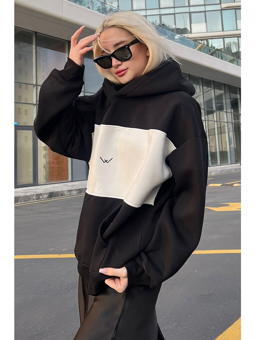 Siyah Renk Bloklu Şardonlu Sweatshirt Mg1544-1
