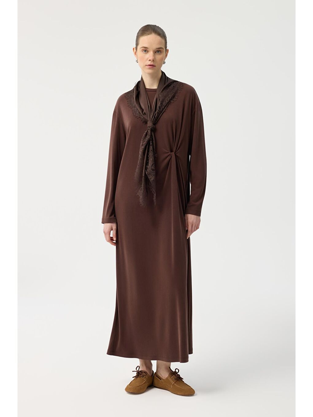 Modal Cupra Asimetrik Düğüm Detaylı Elbise Kahverengi-1