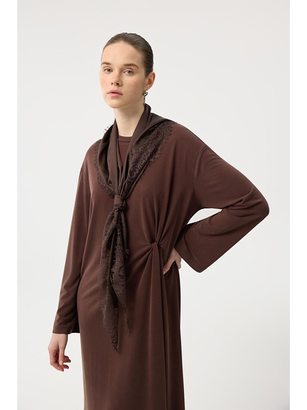 Modal Cupra Asimetrik Düğüm Detaylı Elbise Kahverengi-3