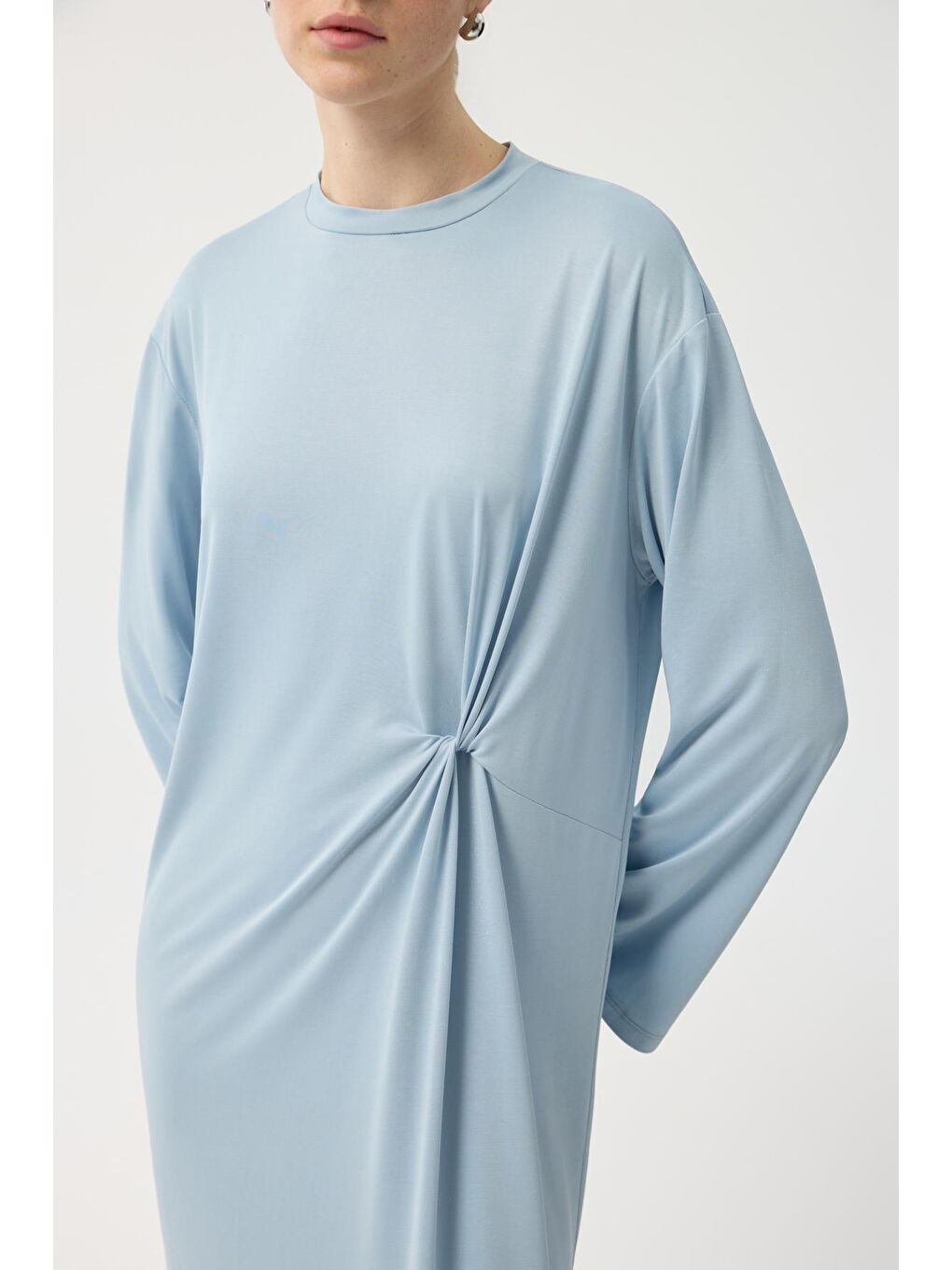 Modal Cupra Asimetrik Düğüm Detaylı Elbise Açık Mavi-3