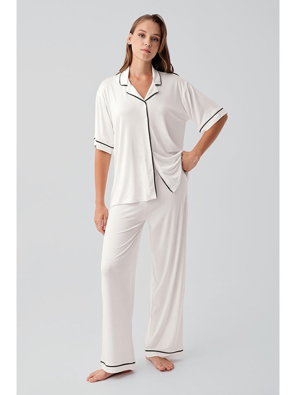 Ekru Kısa Kollu Düğmeli Oversize Esnek Viskoz Pijama Takım 19210