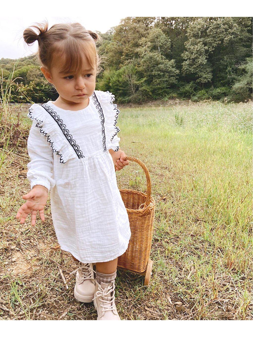 Nakışlı Fırfırlı Mevsimlik Elbise 1-8 Yaş Ekru