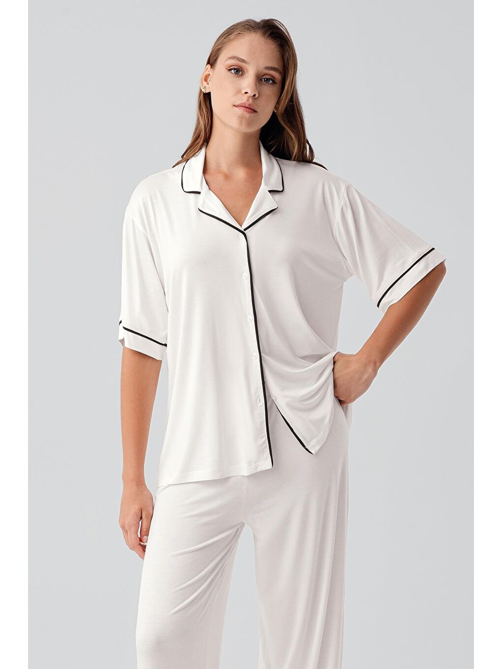 Ekru Kısa Kollu Düğmeli Oversize Esnek Viskoz Pijama Takım 19210-2