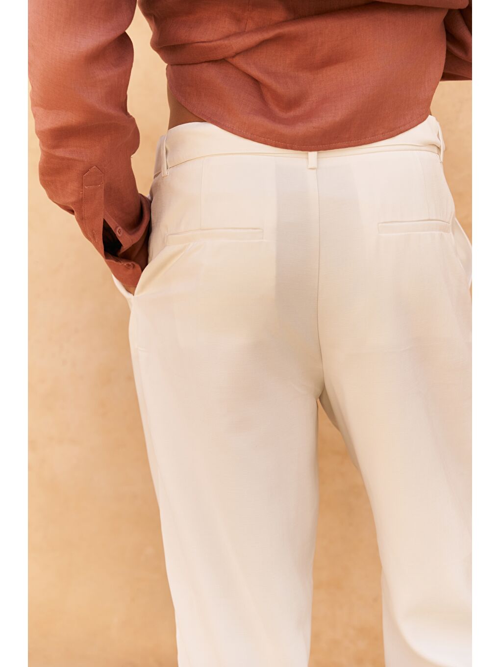 Lorenza Kemer Detay Ekru Erkek Pantolon-2