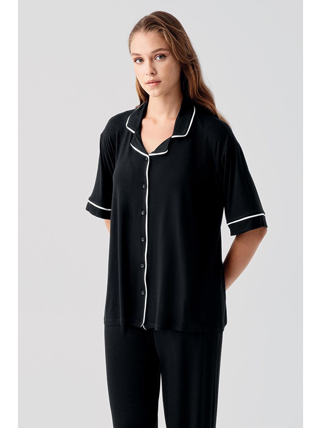 Siyah Kısa Kollu Düğmeli Oversize Esnek Viskoz Pijama Takım 19210-2