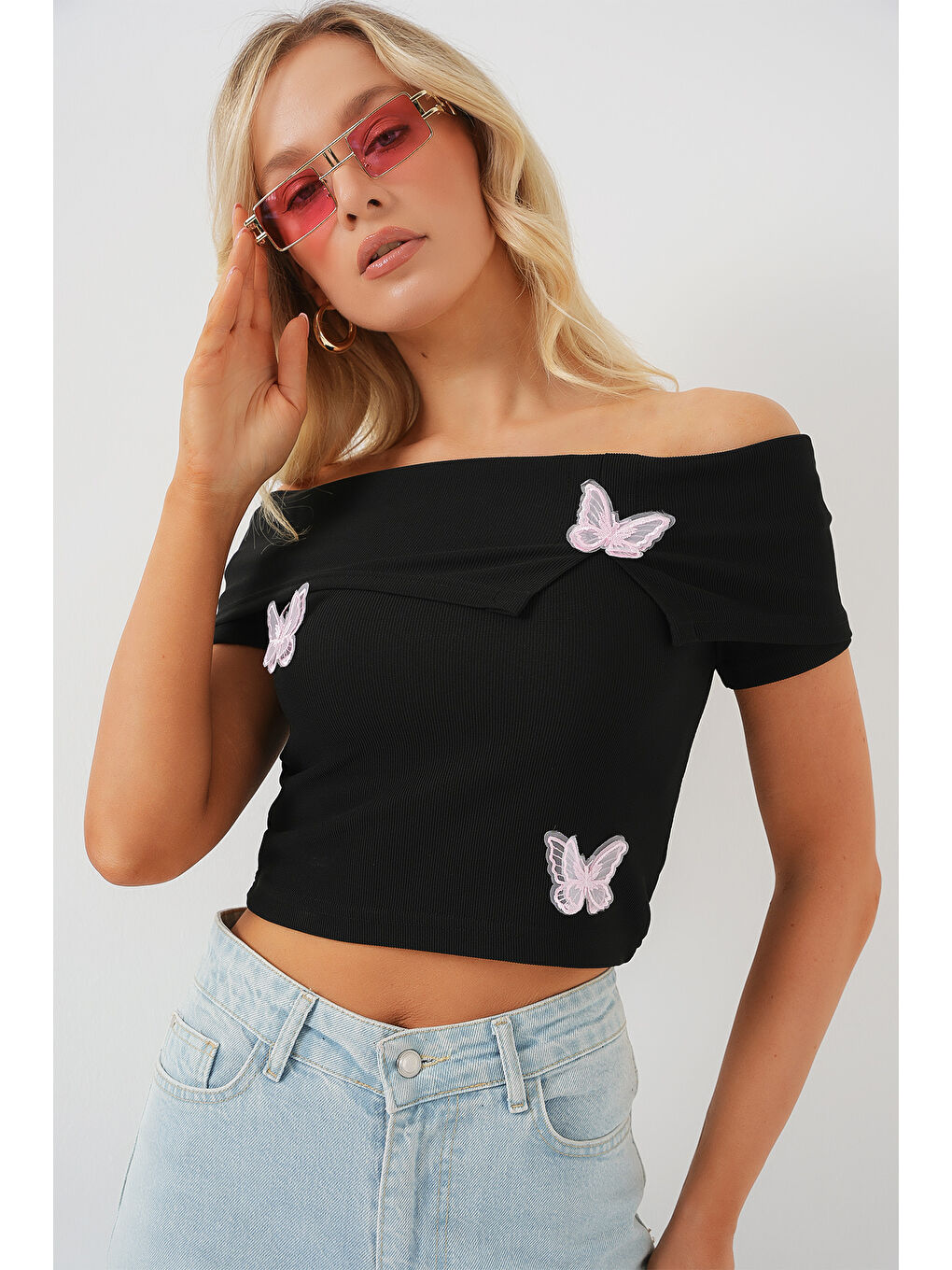 Madonna Yaka Kelebek Detaylı Bluz 957 - Siyah-3