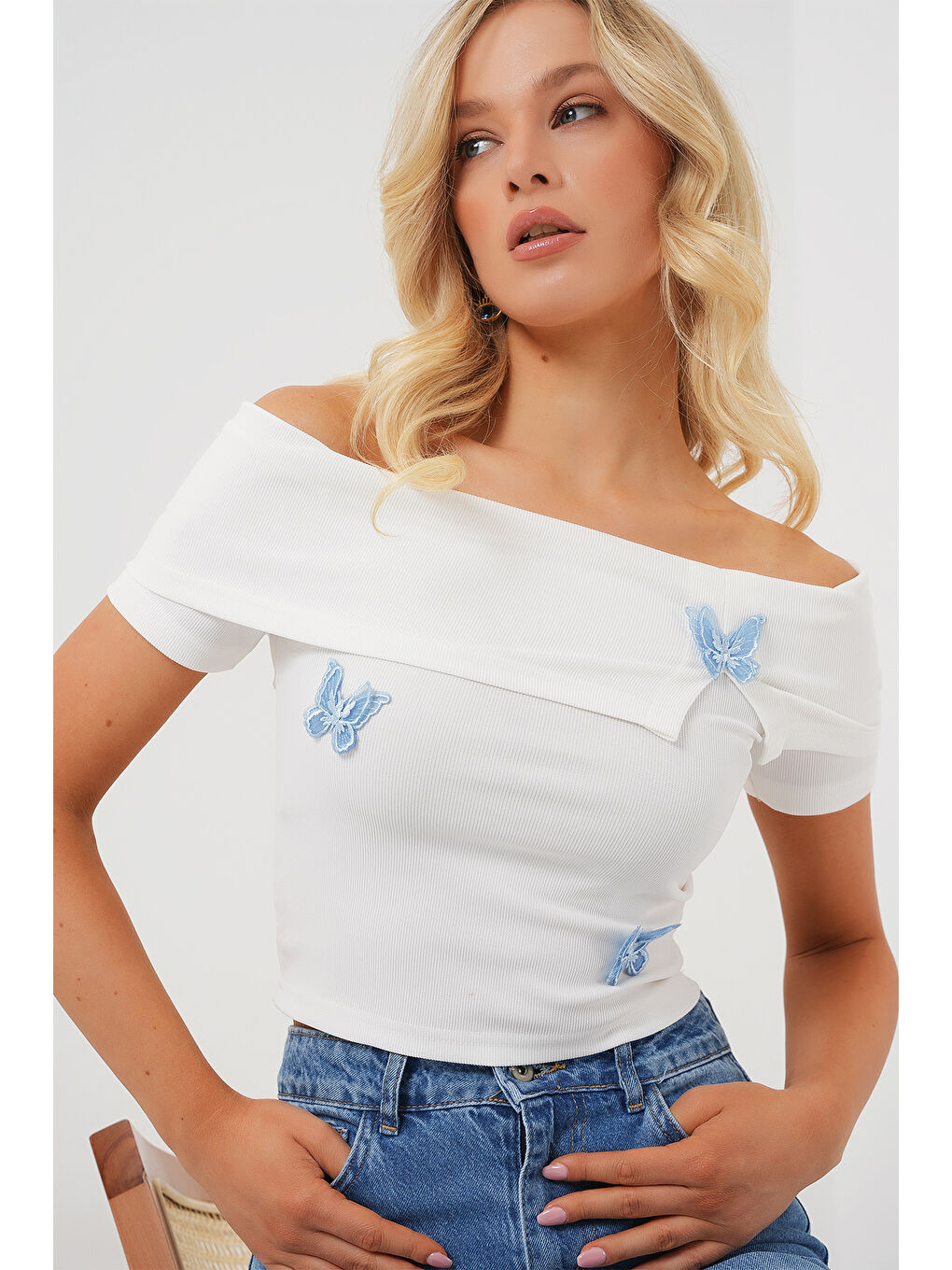 Madonna Yaka Kelebek Detaylı Bluz 957 - Beyaz