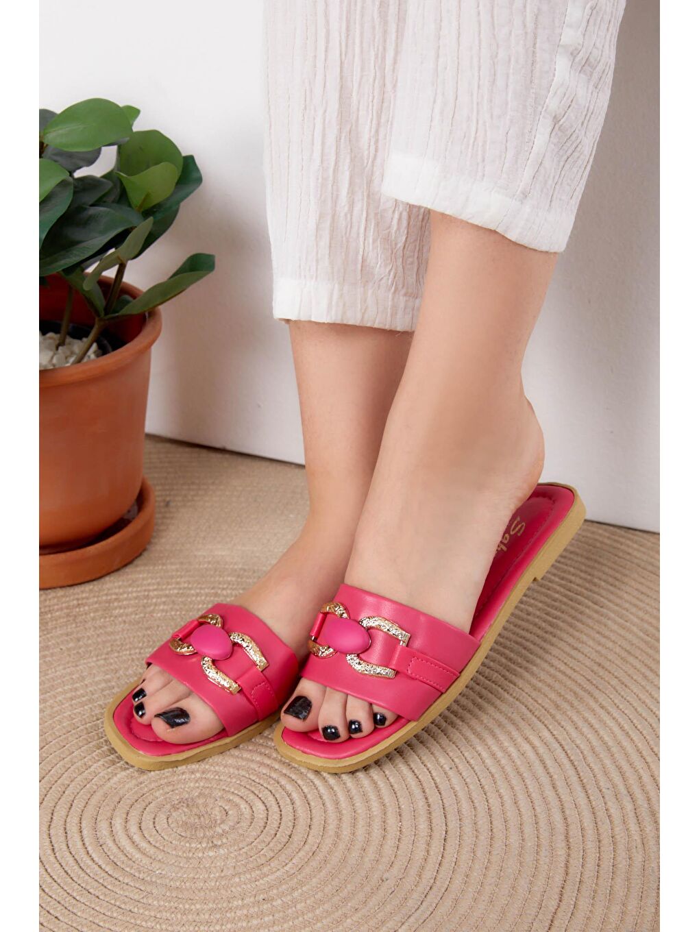 Kadın Fuşya Tokalı Terlik - 25664