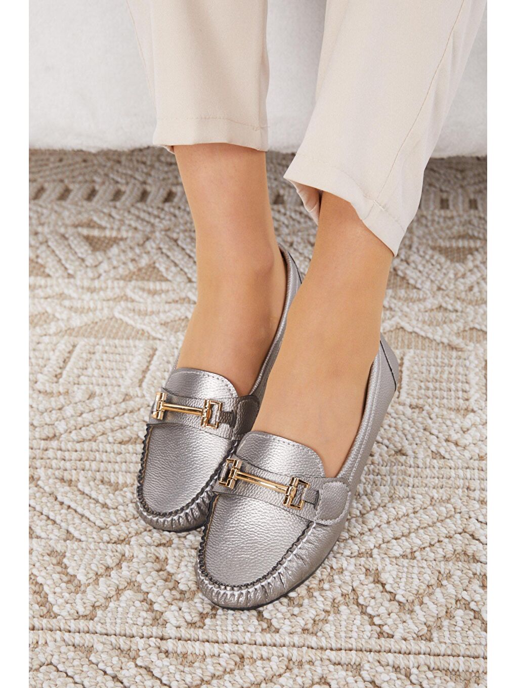 Kadın Gri Zincir Tokalı Hafif Rahat Taban Babet - 24578