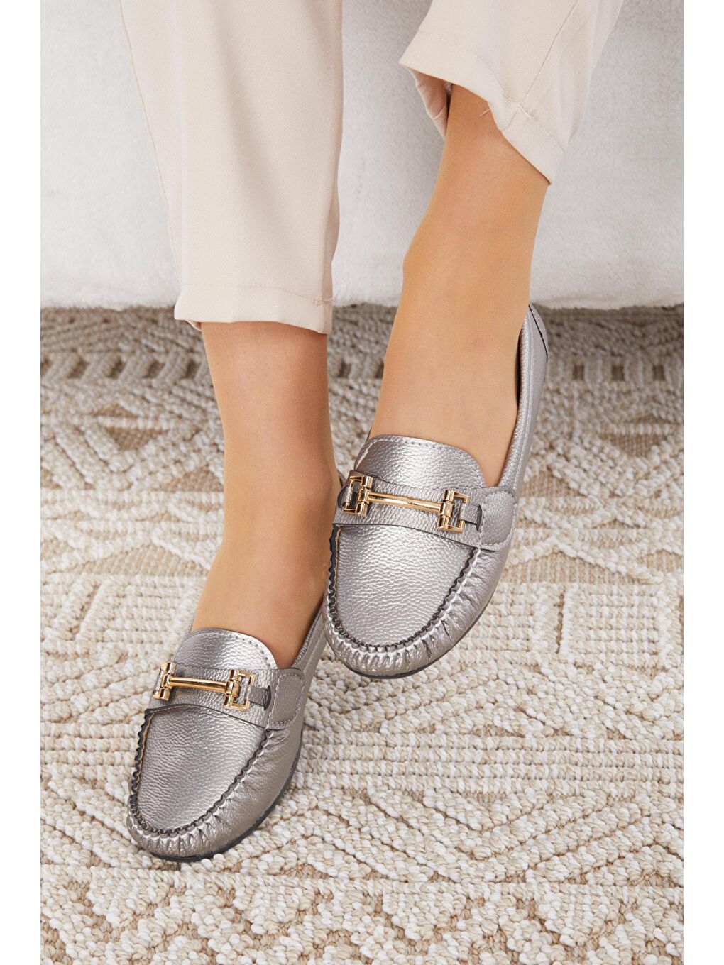 Kadın Gri Zincir Tokalı Hafif Rahat Taban Babet - 24578-2