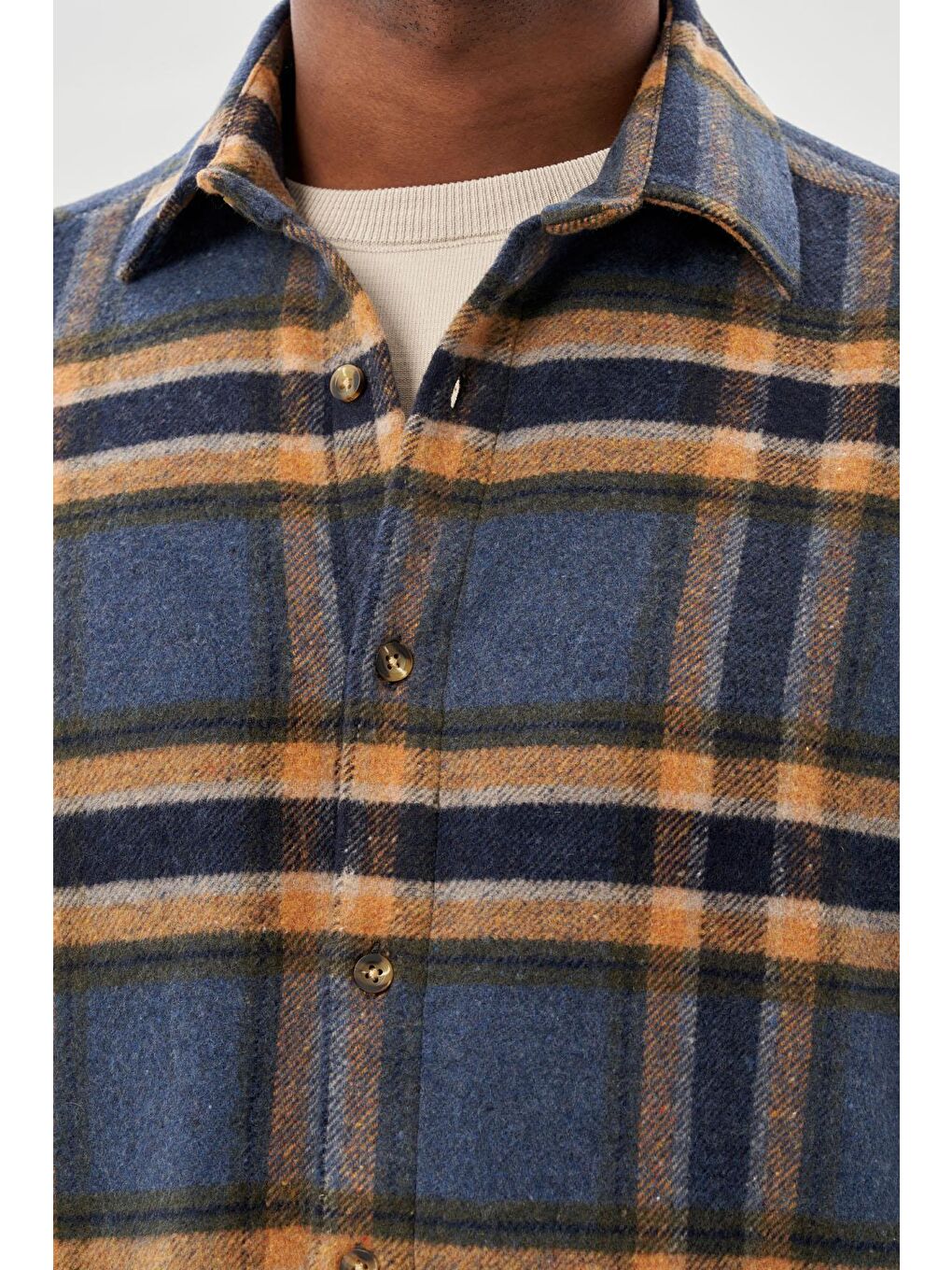 Lacivert Yünlü Ekose Desen Yumuşak Yaka Cepsiz Uzun Kol Casual Comfort Fit Gömlek 1004245227-3