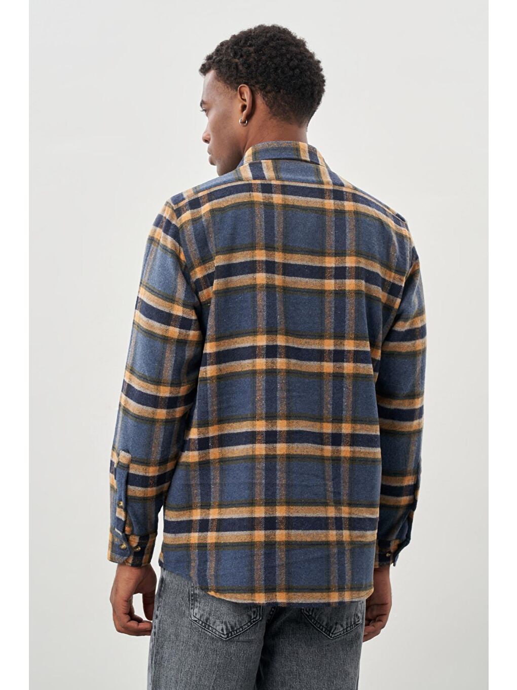 Lacivert Yünlü Ekose Desen Yumuşak Yaka Cepsiz Uzun Kol Casual Comfort Fit Gömlek 1004245227-4