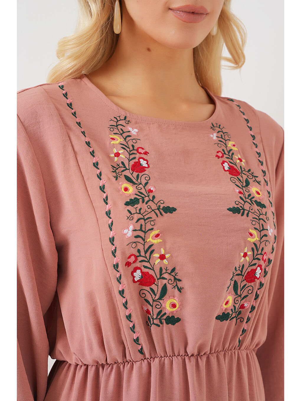 Pembe Kadın Nakışlı Uzun Tesettür Elbise 2550 - Pudra-4