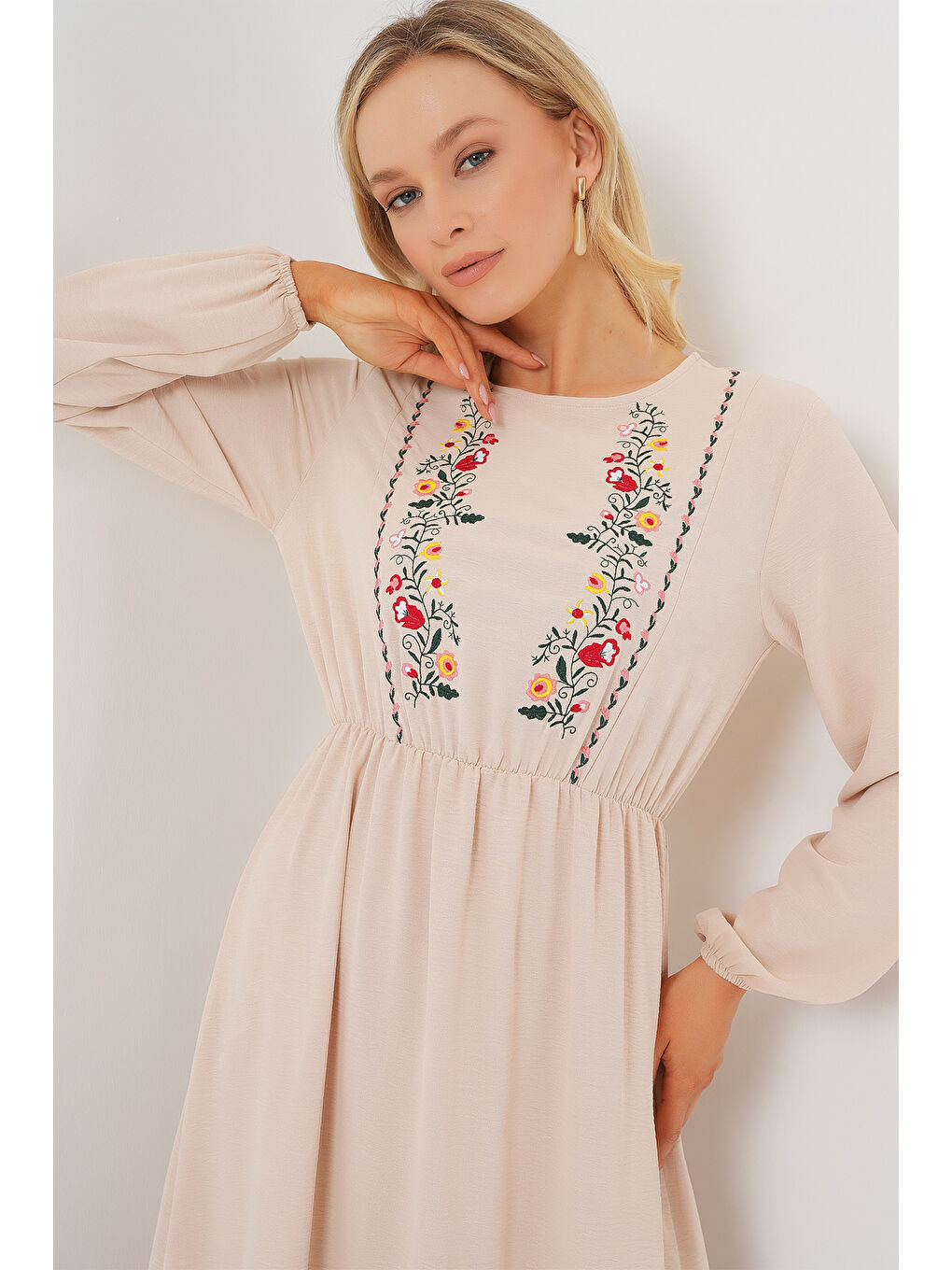 Ekru Kadın Nakışlı Uzun Tesettür Elbise 2550 - Krem-2