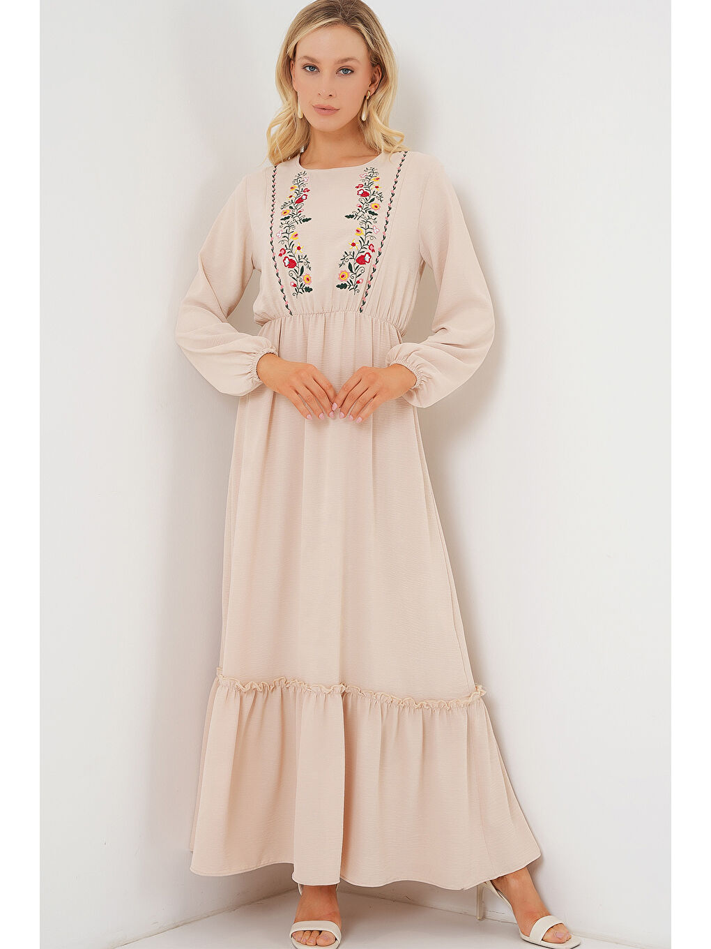 Ekru Kadın Nakışlı Uzun Tesettür Elbise 2550 - Krem-3