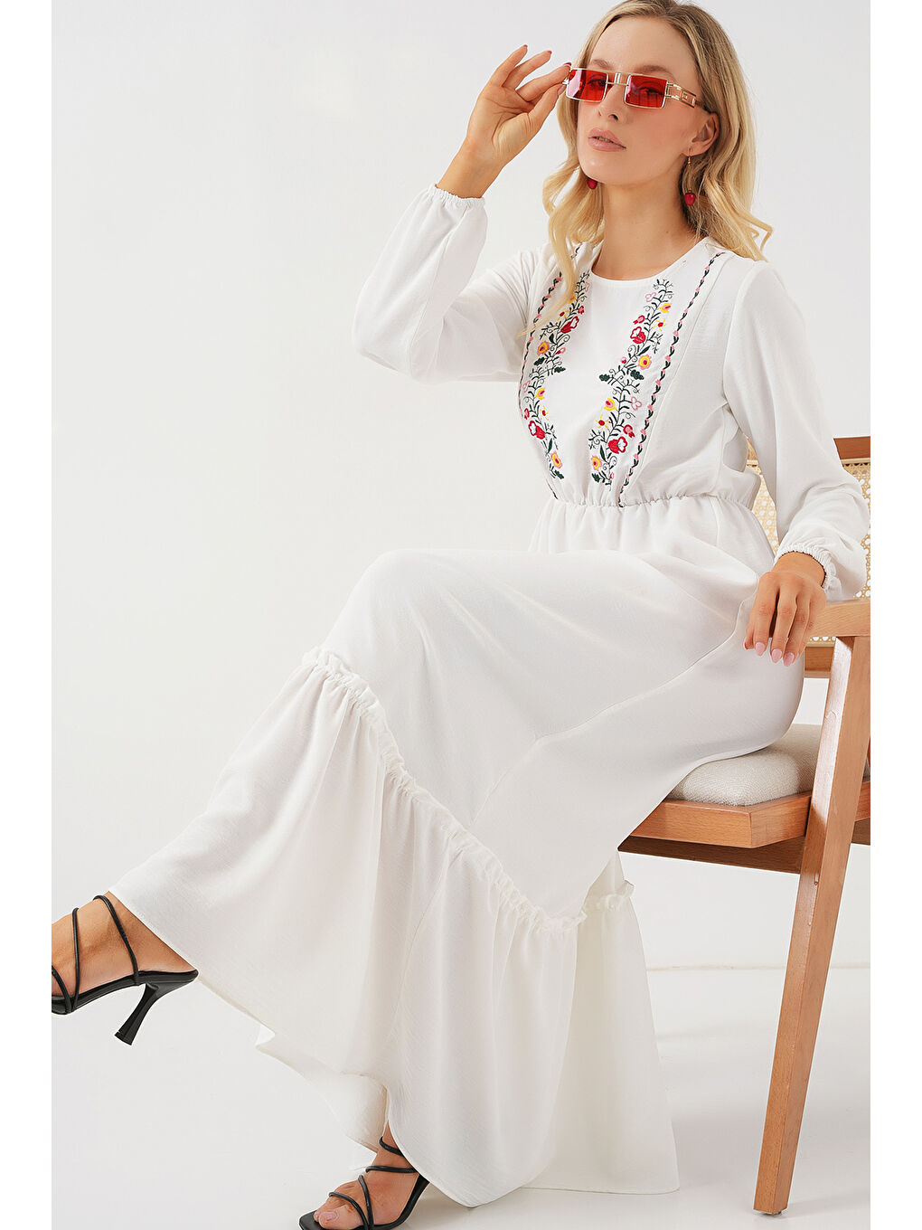 Kadın Nakışlı Uzun Tesettür Elbise 2550 - Beyaz-1