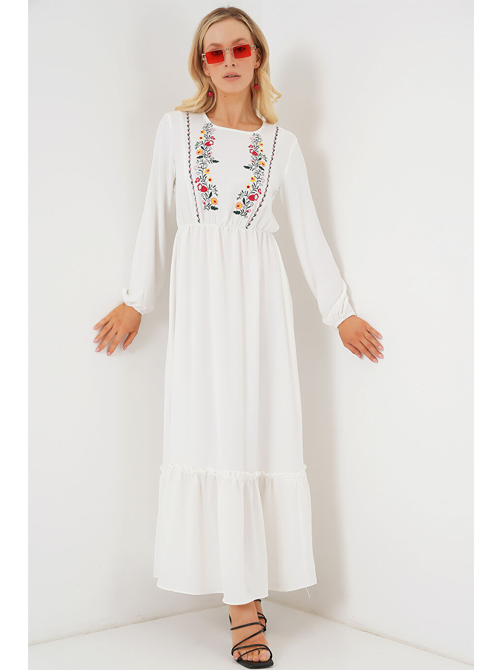 Kadın Nakışlı Uzun Tesettür Elbise 2550 - Beyaz-2